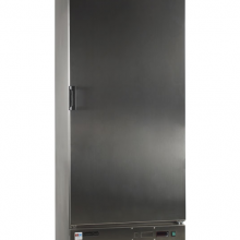 Rozsdamentes hűtőszekrény  aluminium belsővel készült